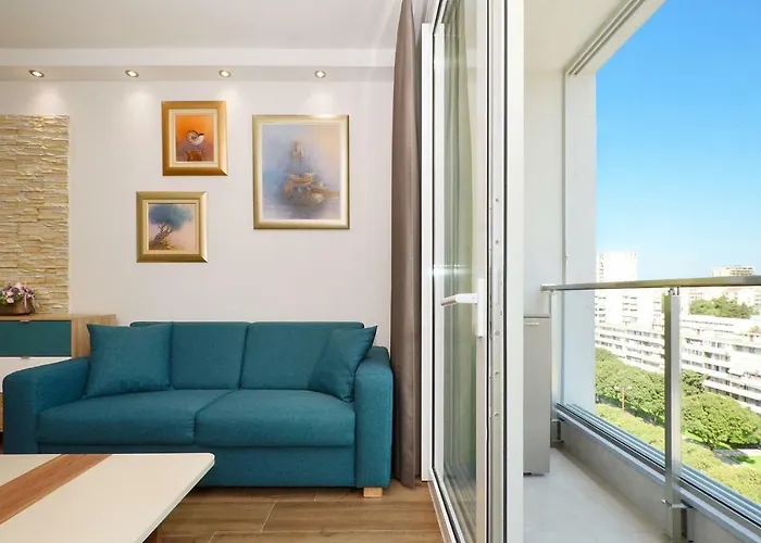 Brand New Luxury Blue Gallery Apartment *